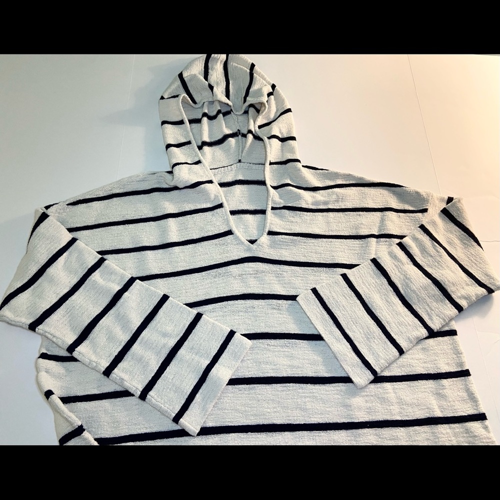 White & Black Striped Hoodie 22/24, 3X